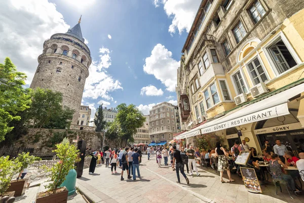 Istanbul Turkey August 2018 People Spending Time Galata Square Famous — Stock Photo, Image