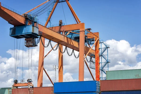 Ladung Auf Einem Containerschiff Verladen — Stockfoto