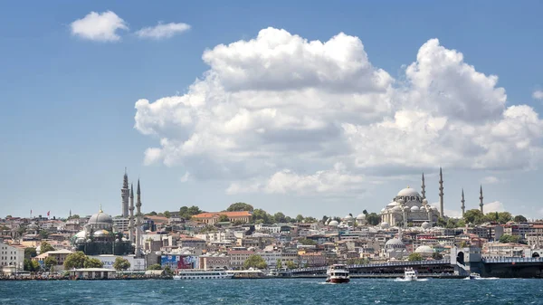 Istanbul Turquia Agosto 2018 Vista Ampla Litoral Eminonu Antiga Península — Fotografia de Stock