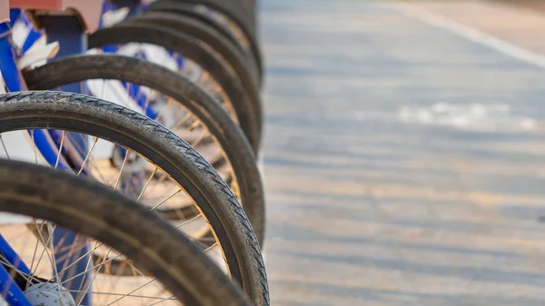 Крупним Планом Знімок Паркованих Велосипедних Шин Копіюванням Простору — стокове фото