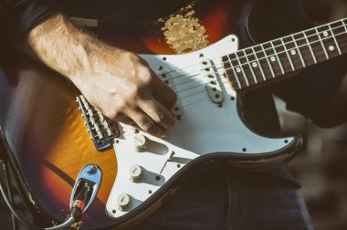 Vintage elektro gitar çalmak