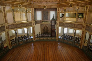 Istanbul, Türkiye, 9 Haziran 2012: Dervişler uygulama zikir biçimi olarak döne döne döne döne nerede bu iç detay Semahane Galata salonu Mevlevihane Museum (Kulekapi Mevlevihanesi) olduğunu.