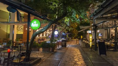 Atina, Yunanistan, 7 Eylül 2016: insanların kafe ve restoranlar Iraklidon street, Atina, Yunanistan
