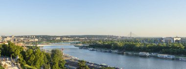 Belgrad, Sırbistan, 4 Temmuz 2014: Panoramik Tuna Nehri ve Belgrad, Sırbistan sermaye şehir.
