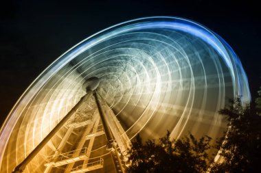 Bir dönme dolap kadeh uzun pozlama