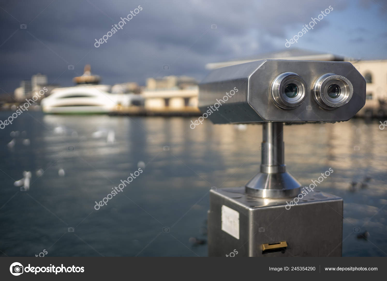 sightseeing binoculars