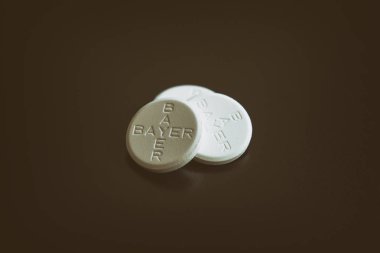 Istanbul, Türkiye, 19 Şubat 2019: Aspirin tabletleri, asetilsalisilik asit (Asa), ağrı, ateş veya inflamasyon tedavisinde kullanılan bir ilaç olarak da bilinir.