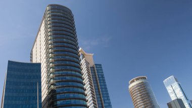 Gökdelenlerin cam pencere