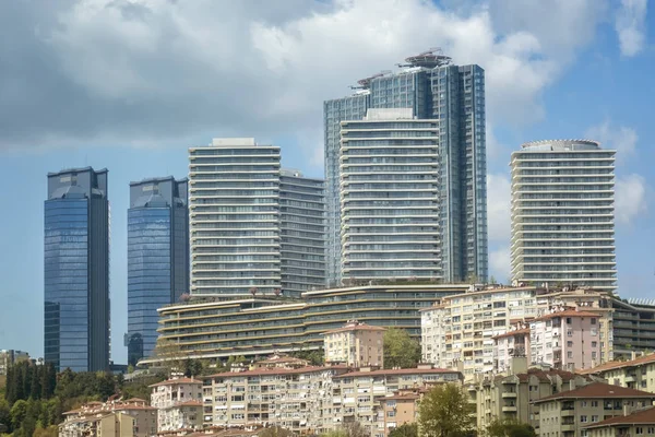 Zincirlikuyu'da Gökdelenler, İstanbul, Türkiye — Stok fotoğraf