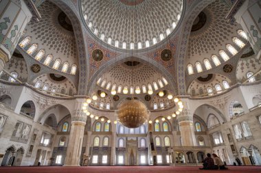 Ankara, Türkiye, 3 Mayıs 2019: Ankara'nın en büyük camisi olan Kocatepe Camii'nin iç detayları.
