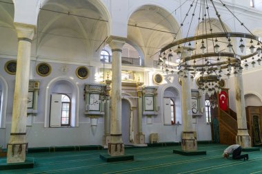 İzmir, Türkiye, 1 Ağustos 2019: Alaçatı Pazar Yeri Camii'nden iç detay, eski Rum Kilisesi artık pazar meydanının merkezinde bir Cami.