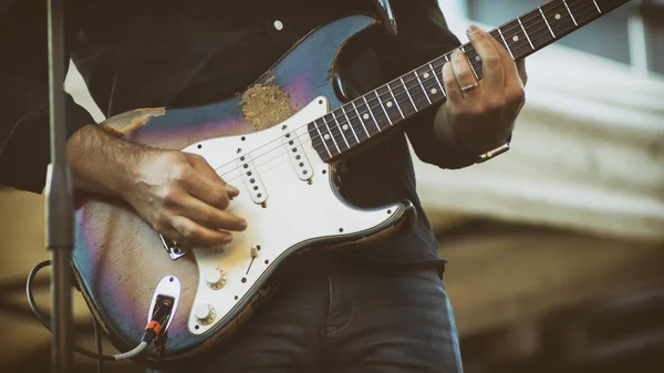 Elektrische Gitaar Speler Bij Een Outdoor Gig — Stockfoto