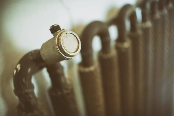 Fechar acima tiro de tubos de aquecimento antigos — Fotografia de Stock