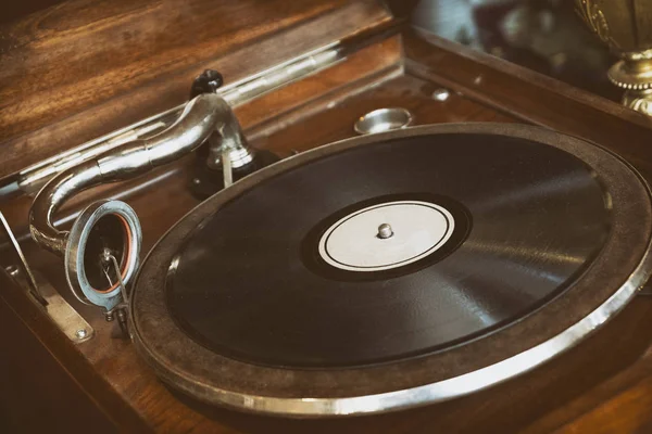 Вінтажний програвач звукозапису (Phonograph ) — стокове фото