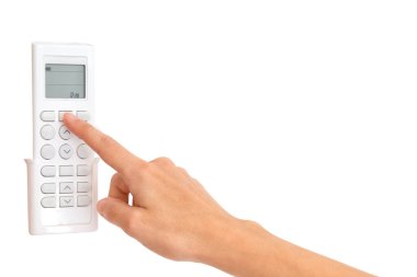 Kadın El Klima Kablosuz Kontrolü Kullanıyor, Beyaz Arkaplanda İzole Edilmiş