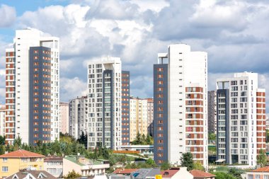 İSTANBUL, TURKEY, 24 Eylül 2016: İstanbul 'un modern bir banliyö ilçesi olan Atasehir' den yüksek binalar. İstanbul 'un Anadolu bölgesinde otoyolların kesiştiği noktada yer almaktadır..
