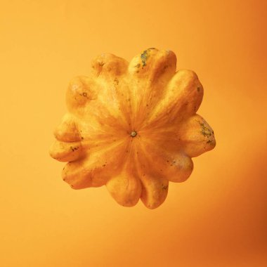 parlak sarı arka plan taze kanı