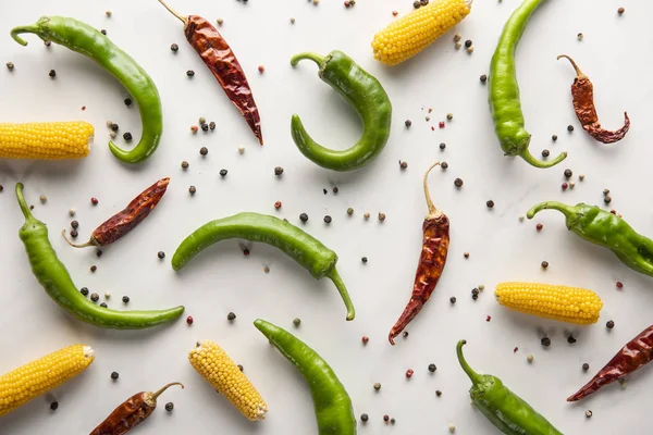 Mais Chili Und Jalapeño Paprika Auf Weißem Hintergrund — Stockfoto