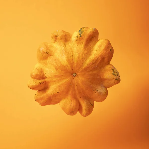 parlak sarı arka plan taze kanı