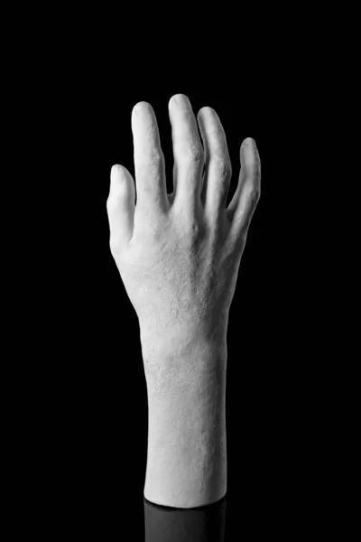 siyah bir arka plan üzerinde zarif beyaz alçı el