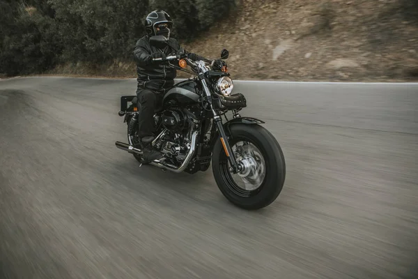 Klasik Motosiklet binici bir Amerikan klasik motosiklet Binme önden görünüm