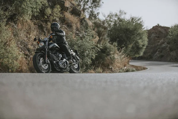 Motocicleta Girando Uma Estrada Montanha — Fotografia de Stock