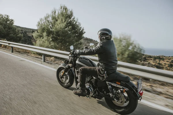 Málaga España Julio 2018 Hombre Montando Motocicleta Harley Davidson Durante —  Fotos de Stock