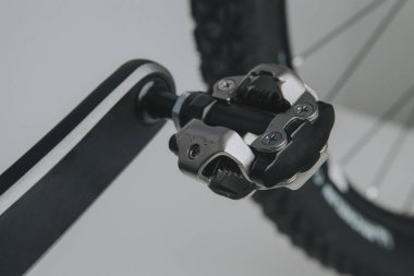 SPD bisiklet pedalı yakın çekim.