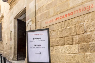 Malaga, İspanya - 2 Eylül 2018: Picasso Müzesi giriş, Malaga, İspanya kentinde eski bir klasik sarayında bulunan.