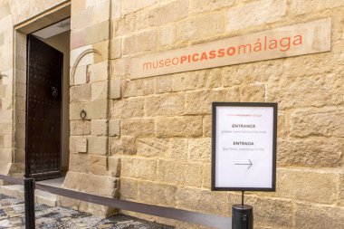 Malaga, İspanya - 2 Eylül 2018: Picasso Müzesi giriş, Malaga, İspanya kentinde eski bir klasik sarayında bulunan.
