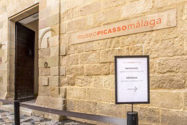 Malaga, İspanya - 2 Eylül 2018: Picasso Müzesi giriş, Malaga, İspanya kentinde eski bir klasik sarayında bulunan.