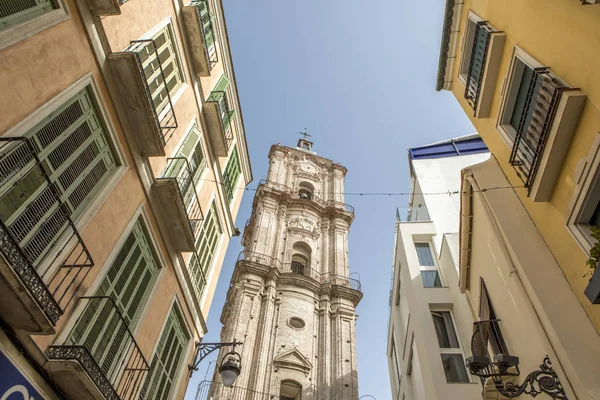 Torre Iglesia Levantándose Entre Edificios Clásicos Centro Málaga España —  Fotos de Stock