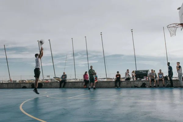 Brighton England Outubro 2018 Jovens Jogando Basquete Nas Quadras Colocadas — Fotografia de Stock