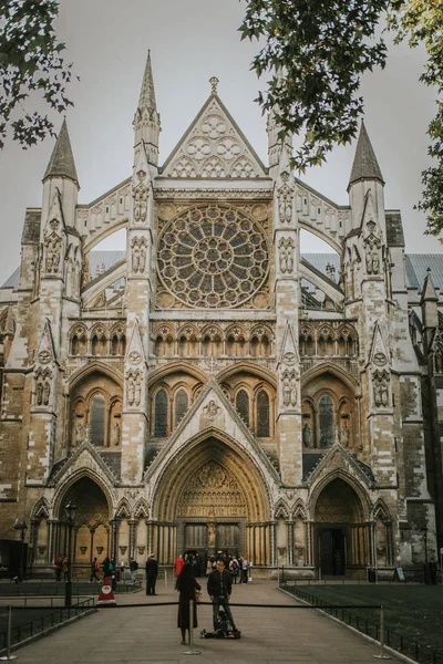 Londres Englândia Outubro 2018 Abadia Westminster Portão Norte Com Turista — Fotografia de Stock