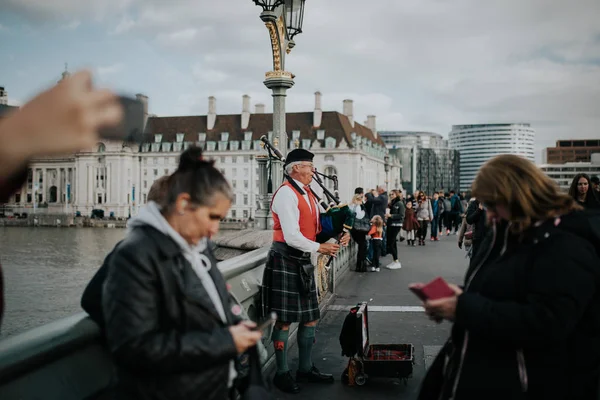 London England Oktober 2018 Gammal Säckpiparen Man Spela Musik Westminster — Stockfoto