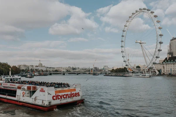 London England Oktober 2018 Citycruises Turistiska Båtens Navigering Themsen Med — Stockfoto