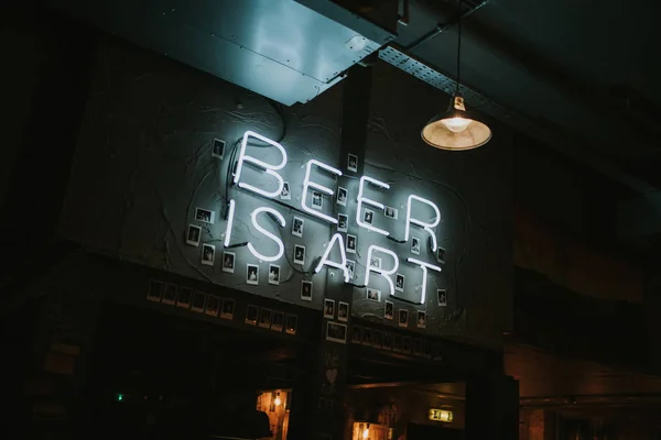 Brighton Angleterre Octobre 2018 Une Bière Est Art Néon Lettres — Photo