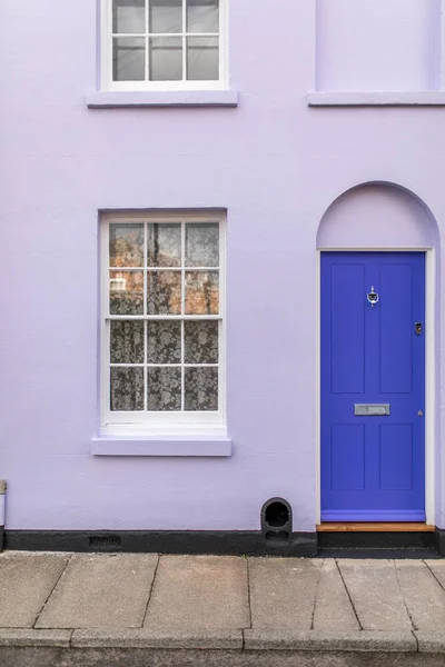 Typical English House Facade Lavender Color Door White Window Viewed — Stock Photo, Image