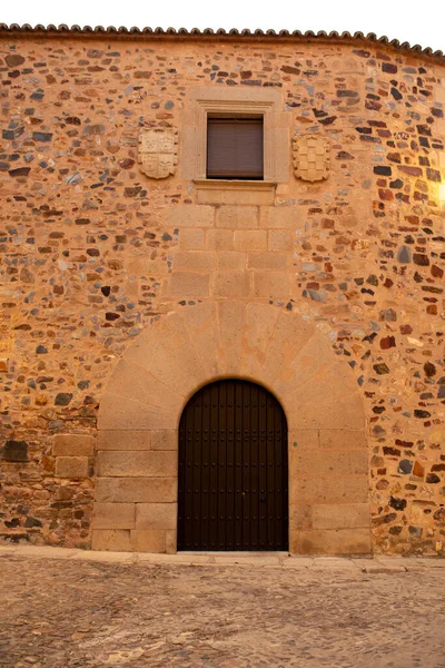 Old house facade in historic city of Caceres, Spain. — Stock Image Old House Facade Historic City Caceres Spain Stock Image