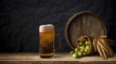 fıçının arka planı ve aşınmış eski ahşap masa