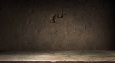 Eski ahşap masa üstü dumanlı karanlık arka planda.