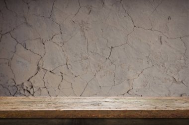 fıçının arka planı ve aşınmış eski ahşap masa.