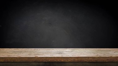 fıçının arka planı ve aşınmış eski ahşap masa.