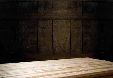 fıçının arka planı ve aşınmış eski ahşap masa.