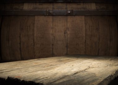 fıçının arka planı ve aşınmış eski ahşap masa.