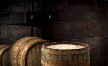 fıçının arka planı ve aşınmış eski ahşap masa.