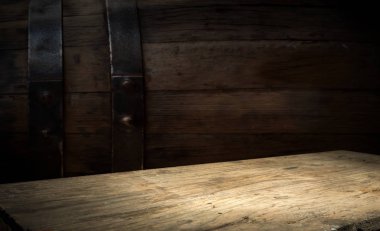 fıçının arka planı ve aşınmış eski ahşap masa.