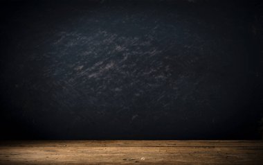 siyah arka plan ve Danışma Kurulu tablo