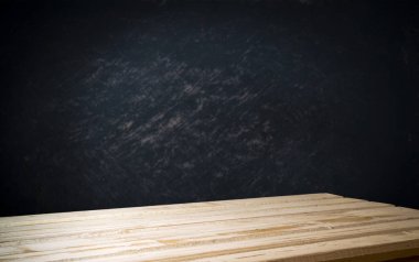 siyah arka plan ve Danışma Kurulu tablo