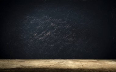 siyah arka plan ve Danışma Kurulu tablo